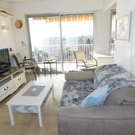 Studio Le Drakkar, Climatise, Vue Mer, Parking Prive Апартаменты *